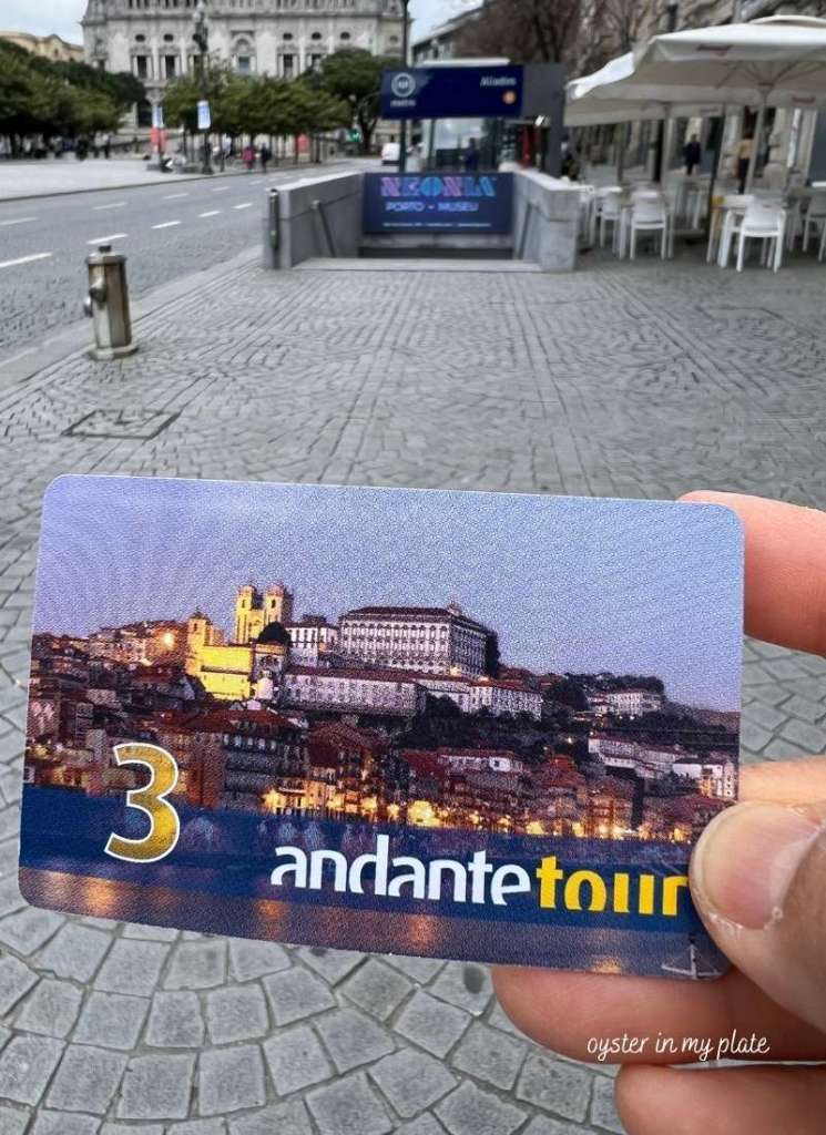 포르투 시청 앞 메트로 입구에서 손에 들고 있는 Andante Tour Card