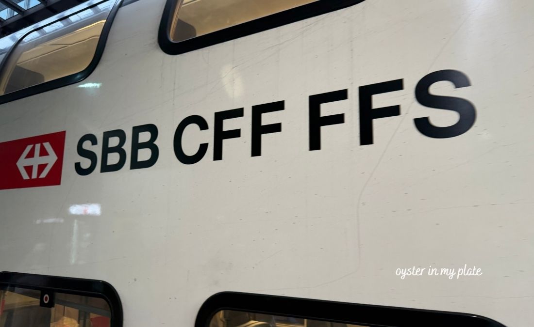 스위스 국영 철도 SBB 기차 외관 — 스위스 트래블 패스와 업그레이드 안내 포스트 대표 이미지
