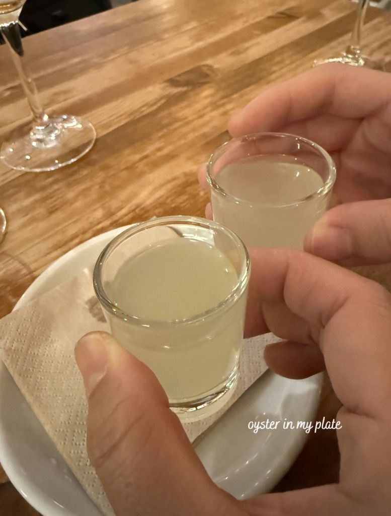 식사후 제공된 레몬첼로 두잔